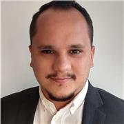 Traductor, intérprete y profesor con más de diez años de experiencia